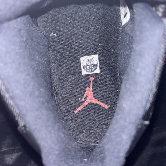 The Air Jordan 11 Retro Playoffs Bred 2012 - Picture 6 of 8